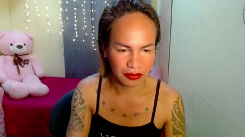 Snapshot of indaypakay_ts chatting on 02.20.25 Pakay online show from 02.20.25