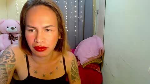 Snapshot of indaypakay_ts chatting on 02.20.25 Pakay online show from 02.20.25