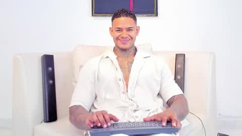 Snapshot of independent_project chatting on 10.06.25 Jacobo online show from 10.06.25