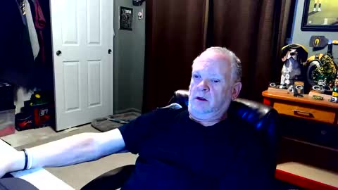 Snapshot of indianapapa chatting on 11.24.25 Papa online show from 11.24.25