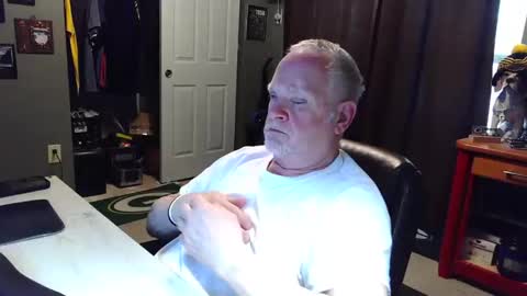 Snapshot of indianapapa chatting on 04.19.26 Papa online show from 04.19.26
