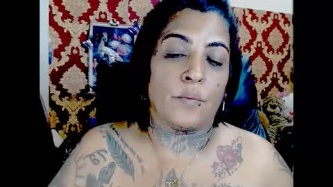 Snapshot of indiancatz2 chatting on 12.18.25 anusha online show from 12.18.25