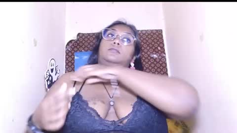 Snapshot of indiancoco chatting on 02.14.25 candice online show from 02.14.25