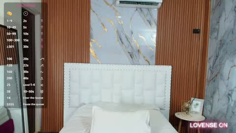 LITTLE AINHOA  online show from 12.20.24