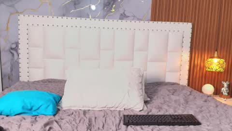 LITTLE AINHOA  online show from 02.19.25