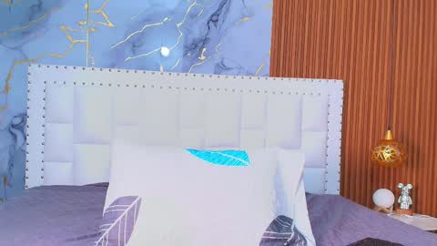 LITTLE AINHOA  online show from 02.21.25