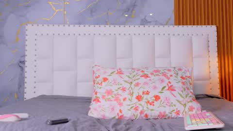 LITTLE AINHOA  online show from 09.18.25