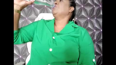 Snapshot of indiandelia chatting on 10.26.25 indiandelia online show from 10.26.25