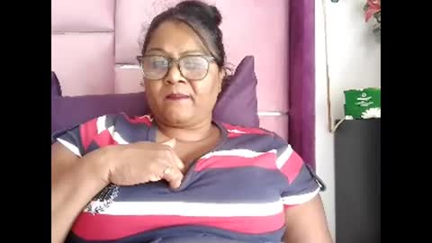 Snapshot of indiandelia chatting on 11.18.25 indiandelia online show from 11.18.25