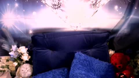 Snapshot of indiandiamond200 chatting on 12.16.25 Lucy online show from 12.16.25