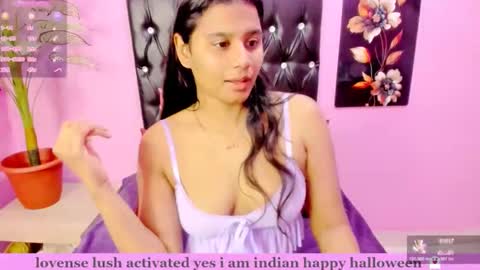 PARADISEQUEEN online show from 11.04.25
