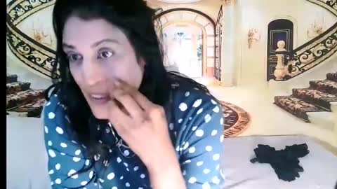 Snapshot of indiansexysmyle chatting on 05.25.26 Azi online show from 05.25.26