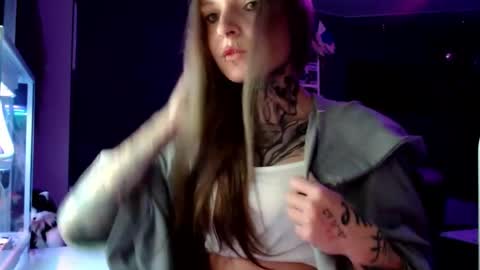 Snapshot of inesdesire chatting on 01.15.25 InesDesire online show from 01.15.25