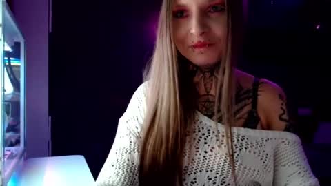 Snapshot of inesdesire chatting on 02.13.25 InesDesire online show from 02.13.25