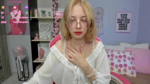 Mia online show from 09.17.25