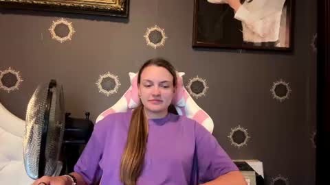 Snapshot of ingaswancey chatting on 07.16.26 Emmi online show from 07.16.26