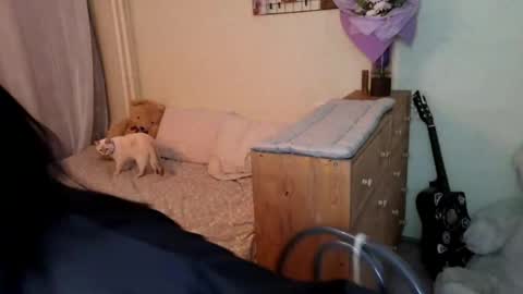 Mia online show from 04.19.26