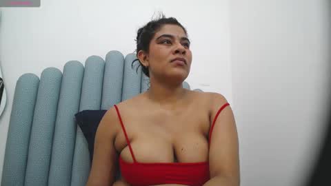 Snapshot of iniyalaboni chatting on 02.20.25 Iniya online show from 02.20.25