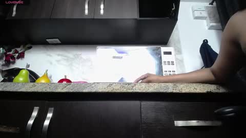 Snapshot of iniyalaboni chatting on 10.25.25 Iniya online show from 10.25.25