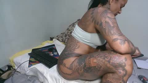 Snapshot of ink_bella chatting on 11.30.25 ink bella online show from 11.30.25