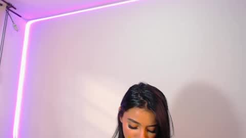 Abril online show from 02.21.25