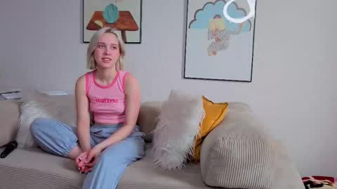 Snapshot of innocent_girll chatting on 02.20.26 Kate online show from 02.20.26