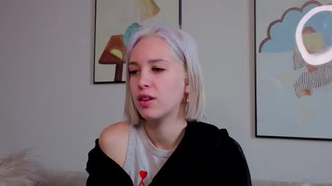 Snapshot of innocent_girll chatting on 02.22.26 Kate online show from 02.22.26