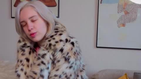 Snapshot of innocent_girll chatting on 02.26.26 Kate online show from 02.26.26