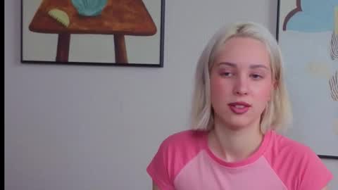 Snapshot of innocent_girll chatting on 03.10.26 Kate online show from 03.10.26