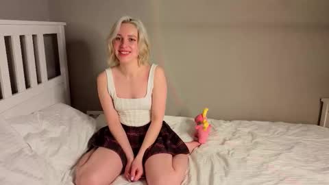 Snapshot of innocent_girll chatting on 03.15.26 Kate online show from 03.15.26