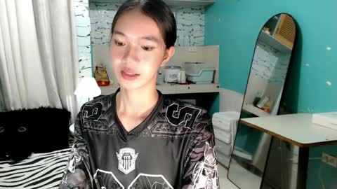 Snapshot of innocent_reign69 chatting on 05.27.26 Reign online show from 05.27.26