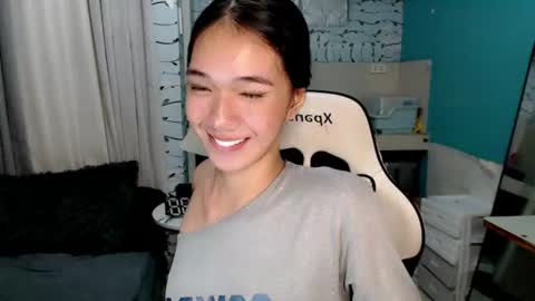 Snapshot of innocent_reign69 chatting on 06.22.26 Reign online show from 06.22.26