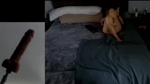 Snapshot of insatiablecpl333 chatting on 02.19.25 InsatiableCpl333 online show from 02.19.25