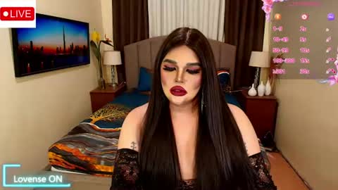 Snapshot of insatiablesexqueen chatting on 06.18.26 tasha online show from 06.18.26