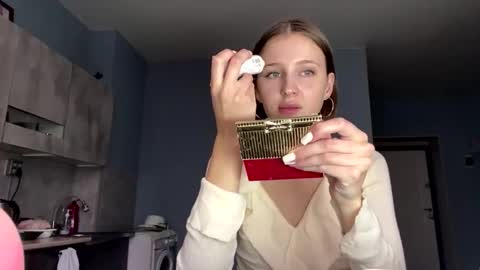 Snapshot of iraidamoos chatting on 12.20.25 Dina online show from 12.20.25