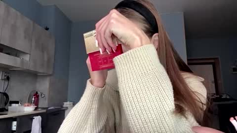 Snapshot of iraidamoos chatting on 12.21.25 Dina online show from 12.21.25