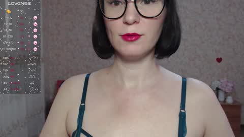 IrenLarasani online show from 09.26.25