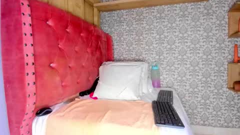 Snapshot of iris_charlotte chatting on 11.10.25 Hot Charlotte online show from 11.10.25