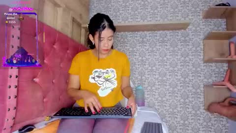 Snapshot of iris_charlotte chatting on 11.21.25 Hot Charlotte online show from 11.21.25