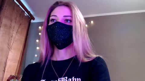 Lily online show from 12.21.25