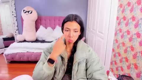 Snapshot of iris_stone_ chatting on 12.03.24 Iris online show from 12.03.24