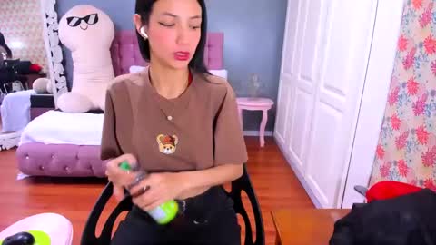 Snapshot of iris_stone_ chatting on 02.22.25 Iris online show from 02.22.25