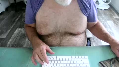 Snapshot of irishdudeloveoib chatting on 12.16.24 Irishdudelove online show from 12.16.24