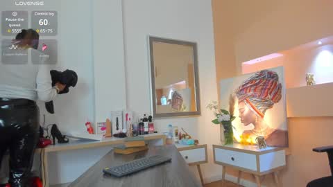 Snapshot of iriss_1 chatting on 12.23.24 Iriss online show from 12.23.24