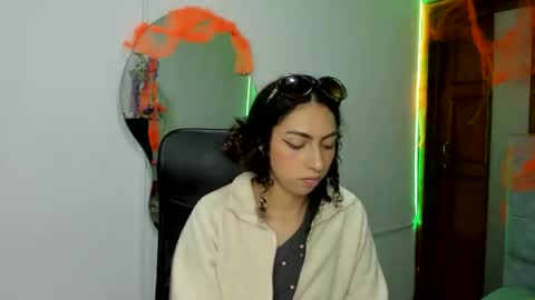 Snapshot of irix_moon chatting on 10.16.25 irix_moon online show from 10.16.25