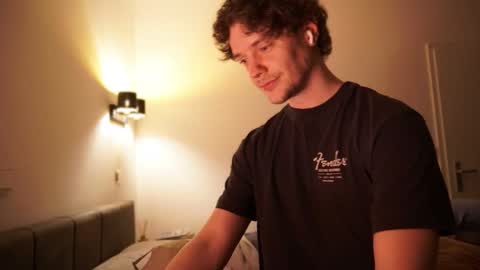 Sam online show from 11.21.25