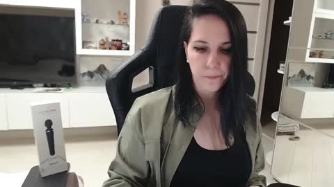 Snapshot of irwi_tomboy chatting on 01.25.25 Irwi Tomboy online show from 01.25.25