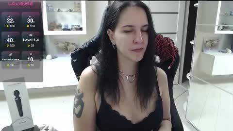 Snapshot of irwi_tomboy chatting on 10.13.25 Irwi Tomboy online show from 10.13.25