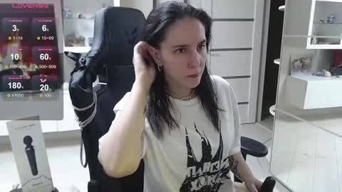 Snapshot of irwi_tomboy chatting on 10.21.25 Irwi Tomboy online show from 10.21.25