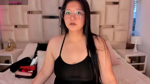 isa  rose online show from 10.22.25